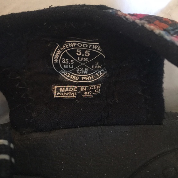 Keen closed toe waterproof sandals 5.5 - Picture 14 of 16